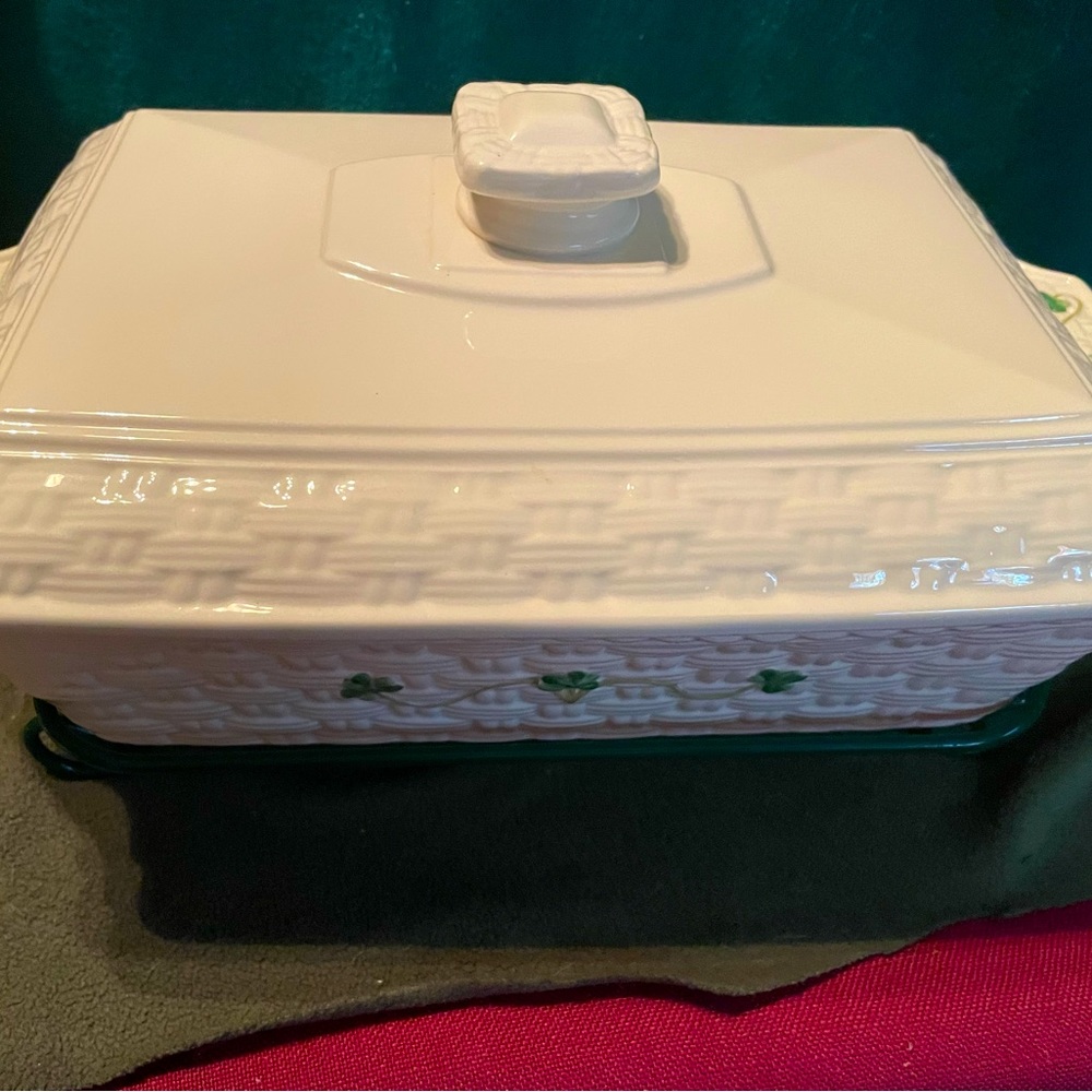 Vintage Beeleek Everyday Ware Cream Casserole Dish with Baker Lid